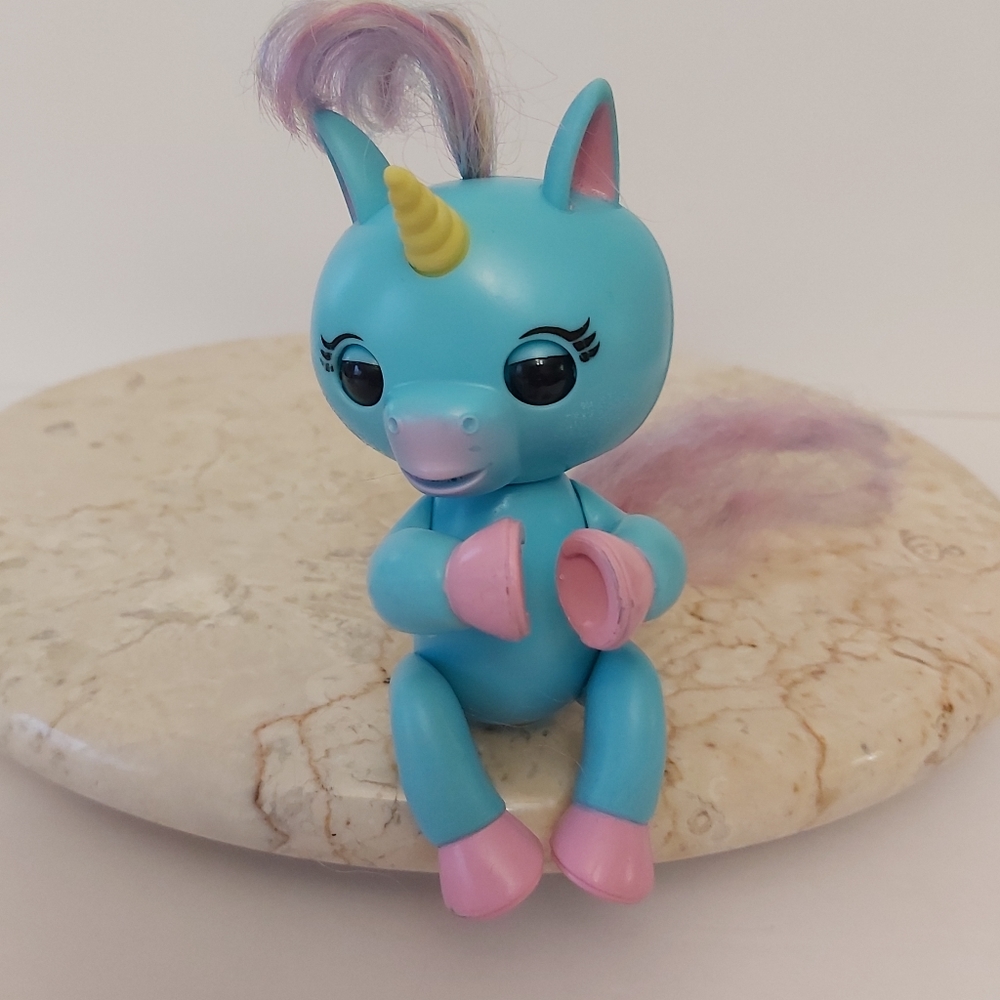 Fingerlings baby licorne 2016